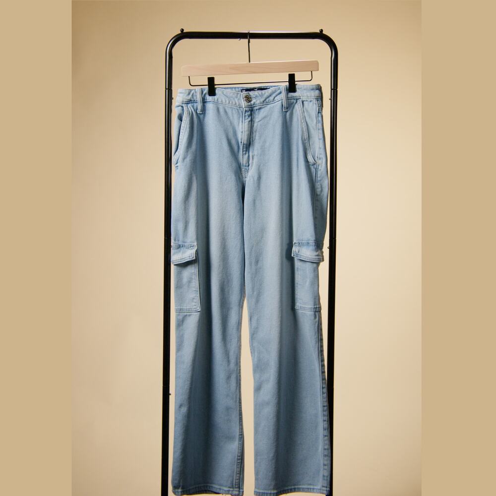 Hollister Ultra High-Rise Dad Jeans Women’s 10R Light Wash Cargo Denim